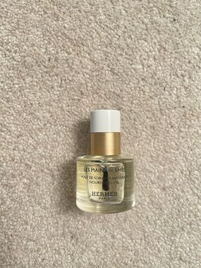 Hermès Les Mains Nourishing Oil — Clear, Gold & White Bottle
